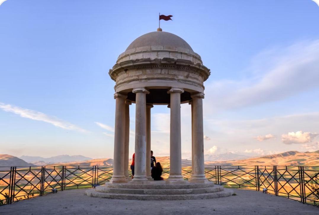 Montalbano House - Casa Vacanze Santa Margherita di Belice Екстериор снимка